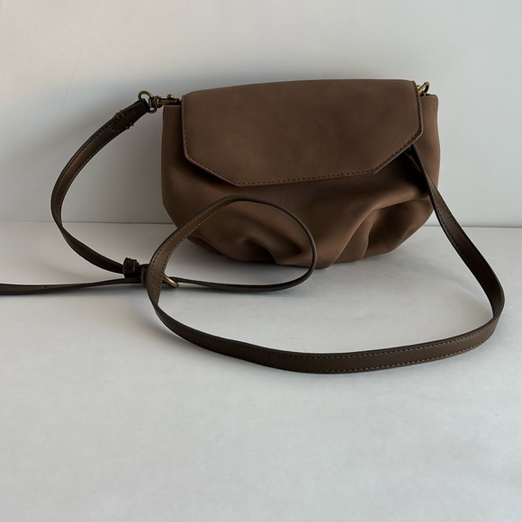 Universal Thread Pleated Crossbody Bag - Picture 1 of 10